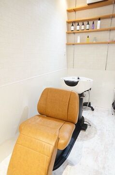 【甲南山手】≪完全歩合制≫≪保障給あり≫フリー40％／指名45〜50％還元★マンツーマンで施術が出来ますよ♪小規模のプライベートサロン“Atoms（アトムス）”からスタイリスト（美容師）の求人☆★