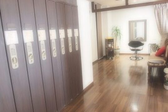 【伏見】≪18時の定時で帰宅・有給取得100%実績あり≫≪土日祝休みOK≫≪18時10分までに退勤可能≫女性が長く安心して働けるサロン作りをしています！完全マンツーマンでお客様に向き合ったサロンワークができるおしゃれサロン！「tendre（タンドル）」からスタイリスト（美容師）の求人☆★