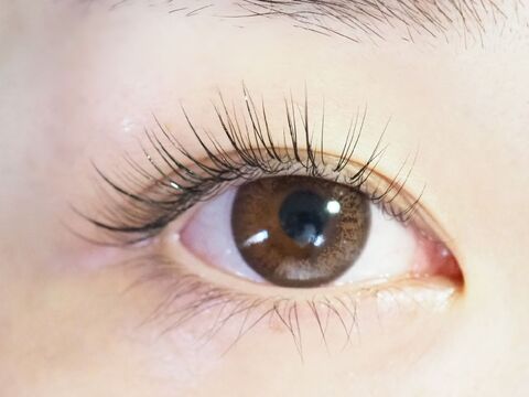 【自由が丘】≪選べる雇用形態≫≪委託の場合最低保障あり！≫≪未経験、新卒歓迎≫お客様1人1人に向き合ってゆったり働ける環境！大人女子×トレンドをテーマに店舗展開されているネイル＆アイラッシュサロン「NEPTUNE 自由が丘店（ネプチューン ジユウガオカテン）」からアイリスト（アイデザイナー・まつ毛エクステ）の求人☆☆