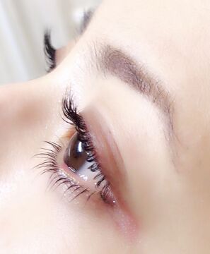 【銀座】◆完全週休2日制・毎週どちらか土日休みOK◆アットホームで落ち着いた雰囲気♪高い技術と接客が魅力です！休日の希望も通りやすくプライベートも充実できる環境が魅力☆BRILLIANCE TOKYO GINZA（ブリリアンストウキョウギンザ）からアイリスト（アイデザイナー・まつ毛エクステ）の求人☆☆