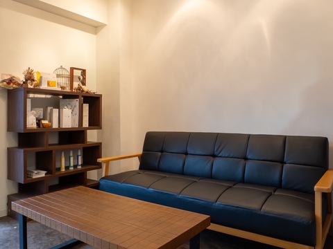 【苦楽園口】≪社会保険完備≫≪完全週休二日制≫≪20時までに退勤可能≫≪土日休みOK≫≪キッズスペース完備≫お仕事とプライベートの両立をしたい方にオススメです！！ショートカットやグレイカラーを得意としているアットホームなプライベートサロン「CuCuLa（キュキュラ）」からスタイリスト（美容師）の求人☆★