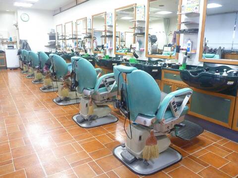 【五位堂】≪社会保険完備≫地域密着の理美容サロン！幅広い年代のお客様に人気です！パート勤務もOK！「Lamie Kansai 五位堂店（ラミカンサイゴイドウテン）」からスタイリスト（美容師・理容師）の求人☆★