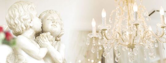 【守山駅】≪月8日休み≫≪土日休みOK≫≪社会保険完備≫≪有給休暇あり≫ウィッグ支給手当あり！20時までに退勤可能！営業時間内レッスンも出来る！頑張り次第で1年半でスタイリストデビュー可能！！とてもオシャレな店内です！「美FREYJA（ビフレイヤ）」からアシスタント（美容師）の求人☆★