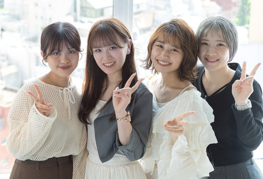 【東浦和】≪社会保険完備≫≪土日休み取得可能≫アカデミー制度があり、カット入客までは10ヶ月！サロンワーク未経験の新卒生からブランクのある方まで、安心してスタートできる環境あり！「Leaves 東浦和店（リーブスヒガシウラワテン）」からアシスタント（美容師）の求人★☆