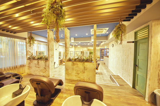 【千里中央】≪指名売上50〜60％／フリー売上42〜44％≫完全マンツーマンスタイルなので、お客様としっかり関わっていけますよ！「terrace 千里中央店（テラスセンリチュウオウテン）」からスタイリスト（美容師）の求人☆★