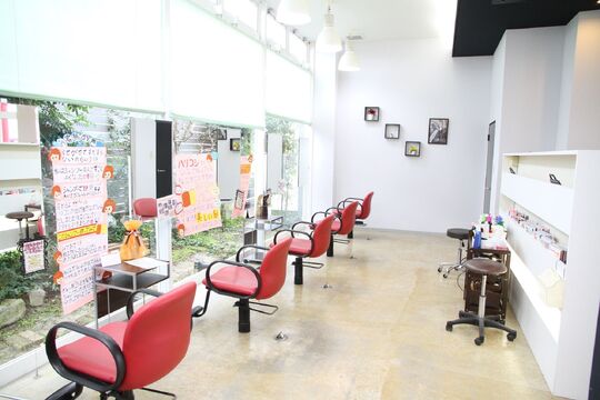 【八女】≪社会保険完備≫≪完全週休2日制≫スタイリストデビューは平均1年半！充実した福利厚生アリ！！長くお仕事出来る環境のヘアサロン「Presto 八女店（プレストヤメテン）」からアシスタント（美容師）の求人☆★☆