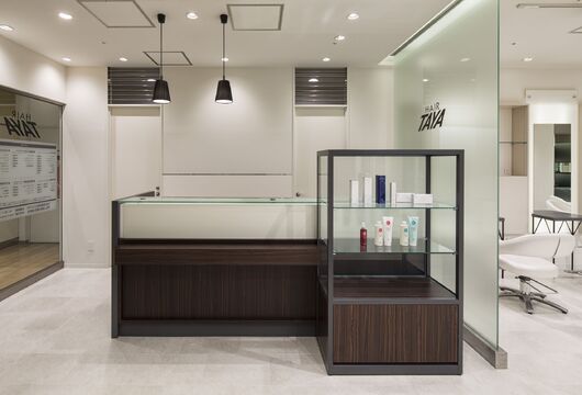 【青葉台】＜完全週休2日制＞＜社会保険完備＞大手ならではの抜群の待遇があり働きやすさ◎しっかりとした教育体制があるので安心してスタイリストになれます！プライベートな時間も充実！TAYA 青葉台東急スクエア店（タヤアオバダイトウキュウスクエアテン）からアシスタント（美容師）の求人☆★