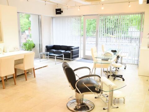 【豊中駅】≪20時までに退勤可能≫≪ネイル講師在籍≫≪プライベートも充実≫地域密着型のトータルビューティーサロン！ケアからしっかりするのと、技術力が高いのが人気です！ネイルの講師が在籍しているので経験が浅い方でも技術を学べます。「JIST（ジスト）」からネイリスト（ネイル）の求人★☆★