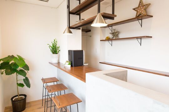 【二上】≪月8日休み★月に1回は土日での公休OK≫一緒にお店を作っていってくださる方をお待ちしています♪居心地の良さが魅力的なカフェサロンHOKU（ホク）からアシスタント（美容師）の求人☆☆