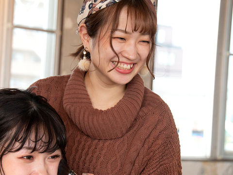 【塩釜口】◆住宅手当あり・着付けやメイクも学べる・完全週休2日制・20時までに退勤可能・社会保険完備◆最新のデザインカラーから髪質改善メニューまで幅広く用意！高単価でしっかりお客様と関わり、生涯顧客をつけていくことができます！「Hair&Make PHAT（ヘアーアンドメイクファット）」からスタイリスト（美容師）の求人★☆