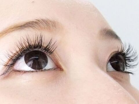 【梅田】《経験者募集 》社保完備☆日祝定休日☆実働8時間☆平均20：30退社☆「好待遇」の働き易い環境♪お客様1人1人としっかり向き合える★クリニック併設のアイラッシュサロン☆”fairy eye”からアイリスト（アイデザイナー・まつ毛エクステ）の求人☆★