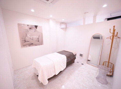 【梅田】≪産休育休取得実績あり≫≪GW・誕生日休暇等休日が充実≫キャリアアップはもちろん、プライベートと両立させながら安心して働く事が出来る環境「S.grace 梅田店（エスグレースウメダテン）」からエステティシャン（エステ）の求人