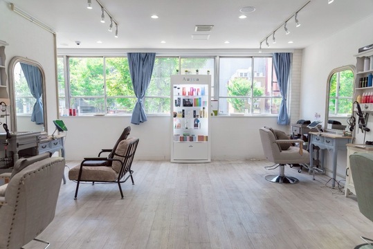 【谷町九丁目駅】≪月30万円または26万円の最低保障給制度あり≫≪あなたの働きたいスタイルで働けるサロン≫≪施術時間もあなたが決められる≫≪入客チャンス抜群≫≪平均客単価6000～7000円≫有名店出身のオーナーがプロデュース！サポート体制抜群でライフスタイルに合わせて長く働けます！「GARDEN by illu Co.Ltd（ガーデンバイイル）」からスタイリスト（美容師）の求人☆★☆