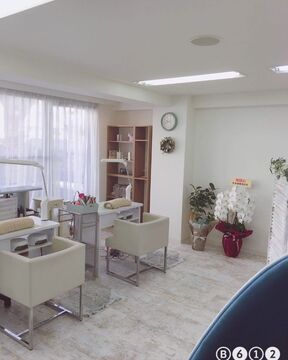 【四条烏丸】≪髪型＆ネイル自由≫≪週3日〜勤務相談OK≫≪昇給あり≫得意を活かせる！持ち込みデザインが人気のネイルサロン！アートの好きな方大歓迎！！決まりきったデザインやマニュアルがなく、幅広い技術を提供できます「Nailsalon Blanc Couleur（ネイルサロンブランクルール）」からネイリスト（ネイル）の求人★☆★