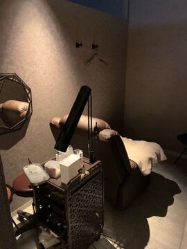 【京都駅】≪月8日休み≫≪月給20万円≫≪社会保険完備≫≪未経験OK≫研修中もお給料があるので安心して働けるサロン！営業時間内レッスンも可能◎平均退社20時！「Sour un（スールアン）」からアイリスト（まつげエクステ・アイデザイナー）の求人☆☆