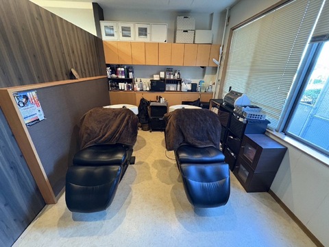 【日向市駅】≪完全週休2日≫≪有給休暇あり≫≪早番、遅番2交代制で17時半or19時退勤≫土日のお休みも取得可能！自分の時間も大切にできます！全席半個室のプライベート空間！髪質改善、ヘアケアに特化した働きやすいサロンです！安定して長く働きたい方にオススメ！パートのママさんも大歓迎！「Hair studio NATU-RA（ヘアースタジオナチュラ）」スタイリスト（美容師）の求人★☆