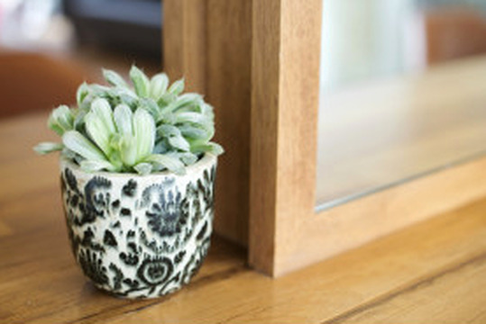 【JR高槻】◇◆完全週休2日制◆営業時間内レッスン可能◆◇ゆったりと働いていくならココ！あなたに合わせてレッスンも見ていくので、無理なくマイペースに働いていけますよ♪お客様に癒しの空間を提供し、高いリピート率を誇るサロン★arT hair(アルト ヘアー)からアシスタント(美容師)の求人★☆