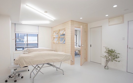 【梅田】≪社会保険完備≫≪髪色ネイル自由≫≪カウンセリング重視！≫少人数のアットホームなサロン「LILY BABE（リリーベイブ）」からアイリスト（アイデザイナー・まつ毛エクステ）の求人☆★