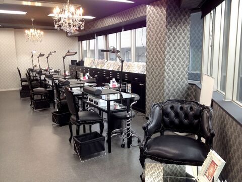 【難波】社会保険完備・月8日休み・実働8時間！高待遇が人気！ネイルが大好き!!もっと技術を向上させたい!!そんな方に朗報です。店舗展開中のサロン”SyiSyu　なんば店（シシュ　ナンバテン）”からネイリスト（ネイル）の求人♪