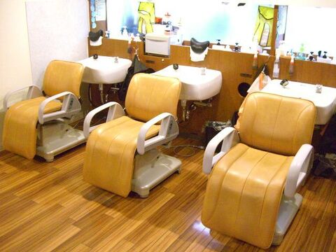 【和泉大宮】≪実働8時間≫≪社会保険完備≫地域密着で長年愛される人気サロン！ずっと長く働ける環境です！着付けやだんじりの編込みもやってます！「atorie（アトリエ）」からアシスタント（美容師）の求人☆☆