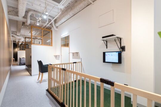 【上北沢】≪定着率91％≫≪社会保険完備の日祝定休≫≪企業型iDeCoへ加入できる！≫有給休暇有りの休暇制度でプライベートも充実！女性が永く美容師を続けていけるサロン「elm by emt（エルムバイエント）」からスタイリスト（美容師）の求人☆☆