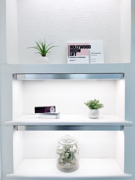 【梅田】≪完全週休2日≫≪実働8時間≫≪18:30退勤可能！≫≪月給22万円から！≫目指すは美容系OL！メリハリ付けてプライベートも充実したいなら「viviAiles 梅田店（ビビエールウメダテン）」からアイリスト（まつげエクステ・まつげパーマ・アイブロウ）の求人☆☆