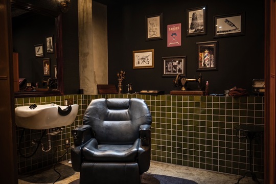 【新福島】≪社会保険完備≫≪月給24万円〜≫男性に向けのリラクゼーションに特化したメンズサロン！理容室の常識を破り、新しい価値を生み出していきましょう！メンズサロン“REGALO（レガロ）”からスタイリスト・アシスタント（理容師）の求人☆★