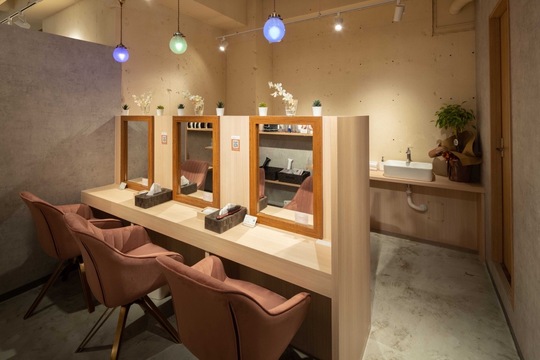 【池袋】◆完全週休2日・土日休みOK・実働8時間・髪色、ネイル自由・社会保険完備◆最新技術は随時導入！未経験者でも安心の研修制度が魅力です！余裕のあるセット面でゆったり働ける「FLASH 池袋東口店（フラッシュイケブクロヒガシグチテン）」からアイリスト（アイデザイナー・まつ毛エクステ）の求人☆☆