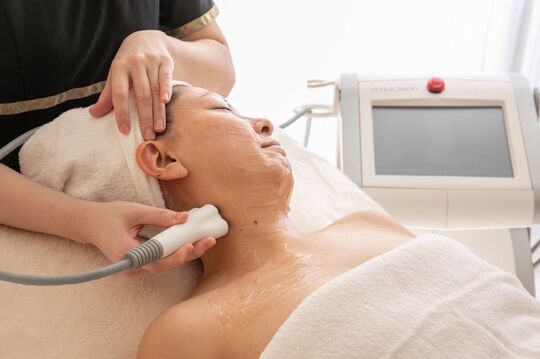 【南船場】最新のマシンを扱った施術がウリ！顧客満足度に注力！エステティシャンが楽しくやりがいをもって働ける環境づくりを一番に考えたサロン”Luxe+TKM 南船場店（リュクスミナミセンバテン）”からエステティシャンの求人