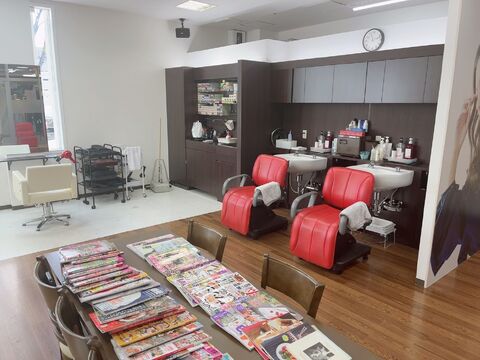 【河内長野駅】≪入客チャンス有り≪19時までに退勤可能≫≪スタイリストオンリー≫≪客単価5000円以内≫商業施設内にある美容室で子どもから年配の方まで幅広い年代のお客様が来店するサロンです！「B.able（ビ・エイブル）」からスタイリスト(美容師）の求人☆★