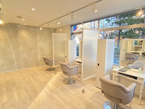 【JR箱崎駅】≪完全週休2日制・全席半個室・社会保険完備≫充実した福利厚生なので長くお仕事することが可能。土日祝もお休みOK、一人ひとりのお客様としっかり関わる温かい雰囲気のヘアサロン「Flan hair 箱崎店（フランヘアハコザキテン）」からスタイリスト（美容師）の求人☆★