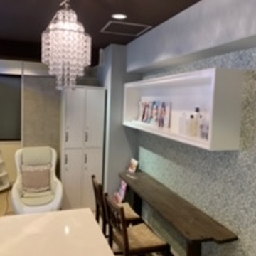 【西宮北口】≪月曜火曜定休の完全週休2日制≫≪予約に応じて18時までに退勤可能≫プライベートも充実し、メリハリをつけて働くことが可能です♪お客様との距離も近い完全顧客制プライベートサロン！HAIR SALON POCKET（ヘアー サロンポケット）からスタイリスト（美容師）の求人☆☆