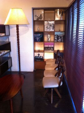 【逆瀬川】≪社会保険完備≫≪平均退社時間19:00≫遅くまで残る事はほとんどありません!!しっかり学べてプライベートも充実出来るアットホームなサロン!!“Pidgin（ピジン）”からアシスタント（美容師）の求人☆★