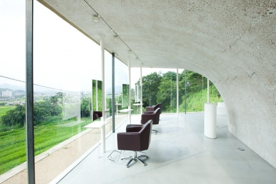 【岡本】≪社会保険完備≫≪完全週休2日制≫≪月1回日曜定休あり≫≪営業時間19時まで≫ダメージレスにこだわった丁寧な接客と、高い技術力,豊富な知識が人気！スタッフ同士仲も良い着付けも学べるトータルサロン、ライフスタイルに合わせて勤務形態を選べます。「Hill top ～hair design for life～（ヒルトップヘアーデザインフォーライフ）」からスタイリスト（美容師）の求人☆★