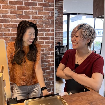 【四街道】≪完全週休2日制≫≪マンツーマン接客≫≪社会保険完備≫≪スタイリストのみのサロン≫≪予約のない日は遅出／早上がりあり≫正社員特有の縛りが少なく、業務委託のように働くことができます！美容師としてのレベルアップが目指せるサロンの「viproom（ヴィップルーム）」からスタイリスト（美容師）の求人★☆