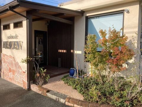 【福土】≪完全週休二日制・第三日曜日お休みあり・社会保険完備・駐車場完備≫幅広い世代のお客様がご来店！地域密着型で老若男女に愛されているトータルビューティサロン「salon.de HEAVEN（サロンドヘヴン）」からスタイリスト（美容師）の求人★☆