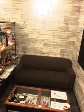 【JR明石駅】≪月給25万円スタート／パートさん時給1200円〜≫≪入客チャンス大◎≫≪日曜休みあり≫18時閉店でプライベートも充実出来ます パート、アルバイトさんも大歓迎です地域の方に愛されるアットホームサロン「cherish（チェリッシュ）」からスタイリスト（美容師）の求人☆★☆