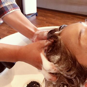 【曽根】≪地域密着型≫≪楽しく働ける≫≪頑張った分稼げる≫≪営業中レッスンOK≫地域の方に人気の美髪サロン！アットホームサロンで楽しく働いていけますよ♪売上がアップすると同時に還元率もどんどんアップ！R hair（アールヘアー）からアシスタント（美容師）の求人☆★☆