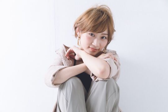 【西宮北口】≪月給24万円〜≫＜遅くとも20時には退勤可能＞＜完全週休2日制＞正社員と業務委託を選択可能！ご自身のライフスタイルに合わせて働けます！カラーが大人気！「flag（フラッグ）」からスタイリスト（美容師）の求人★☆