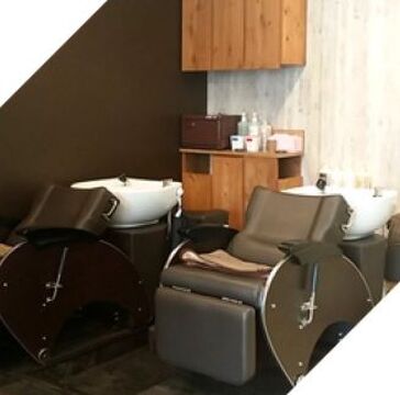 【山王】≪月給19万円スタート・社会保険完備・月休8日・営業中レッスンOK≫オシャレな店内で幅広い世代から大人気！様々な福利厚生も整っているため長く働ける環境「porto produced by teatro hair salon（ポルトプロデュースドバイティアトロヘアサロン）」からアシスタント（美容師）の求人☆★