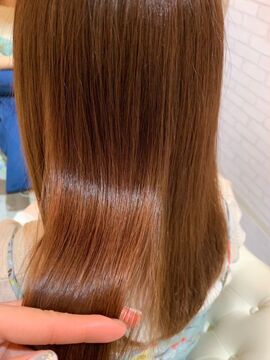 【若宮】≪平均退勤時間18:00頃・社保完備・有休あり≫完全予約制でお客様と向き合える環境です。退勤時間も早くお身体の負担も少なめ！！とことんお客様と向き合い、圧倒的なリピート率を誇る人気の艶髪専門店「L’oiseau Bleu museum（ロアゾブルーミュージアム）」からアシスタント（美容師）の求人☆★☆