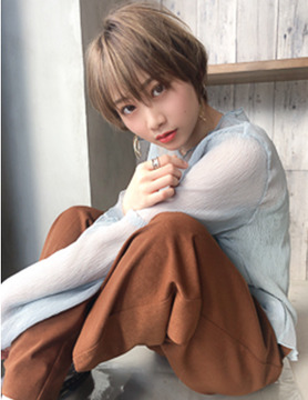 【横浜駅】≪フレックスタイム制・完全マンツーマン・社会保険完備≫自由度高めで、プライベートとの両立ができる！サロン独自の丁寧なカウンセリングがウリの「Atria 横浜（アトリアヨコハマ）」からスタイリスト（美容師）の求人☆★