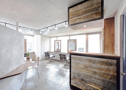 【田町】≪営業時間内レッスンOK≫≪最短1年半でデビュー可能≫効率的に学びながらデビューを目指すことができます！離職率が低く、長く活躍できるアットホームサロン！「Lebens（レベンス）」からアシスタント（美容師）の求人☆★