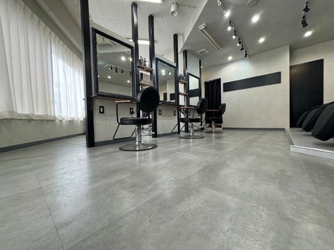 【天満】≪社会保険完備≫≪月8～10日休み≫≪土日休みもOK≫デザインカラー比率が高いサロン！稼いでいきたい方にもおすすめの求人！休日数も充実しているので、プライベートも充実させたい方にオススメ！「esu（エス）」からスタイリスト（美容師）の求人☆★☆