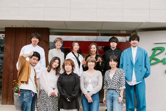 【ひたち野うしく】≪完全週休2日制≫≪営業中レッスン可能≫≪有給休暇あり≫トレンドを学びつつ、ヘアケアの技術も磨いていける環境です！休日数選択制で1人1人に合った働き方の出来るサロン「hair resort Big up（ヘアーリゾートビッグアップ）」からアシスタント（美容師）の求人☆★