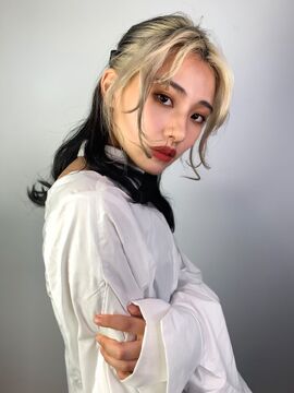 【南久留米駅】≪土日祝の希望休OK・完全週休2日制・社会保険完備・営業中のレッスンOK≫お休みや福利厚生面が充実！営業中のレッスンもできるので時間を有効活用できます！トレンドを取り入れたスタイルやデザインカラーが人気のヘアサロン「LOVERIA KURUME（ラヴリアクルメ）」からアシスタント（美容師）の求人☆★