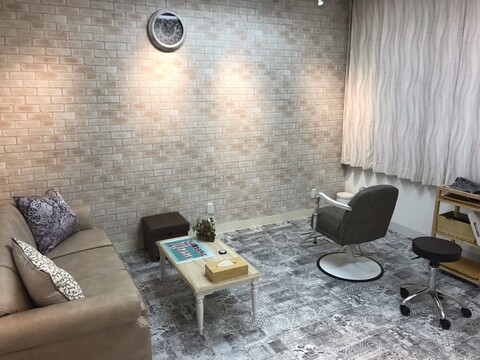 【日の出駅】≪年間休日124日≫≪完全週休2日制・日曜日、祝日休み≫≪実働8時間≫福利厚生が整い、好条件で働ける体制です！医療やファッションなど幅広く対応する完全個室のウィッグ専門サロン！「LINEASTORIA 東京サロン（リネアストリアトウキョウサロン）」からスタイリスト（美容師）の求人☆☆