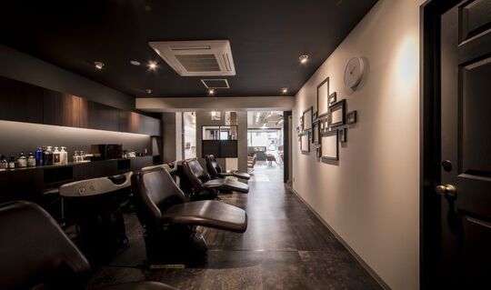 【JR吉塚駅】≪月休8日・月給20万円スタート・社会保険完備≫充実した福利厚生を準備しているので長く勤務出来る環境はバッチリ！！1年半でスタイリストデビューが目指せるヘアサロン「L’Aube（ローブ）」からアシスタント（美容師）の求人☆★