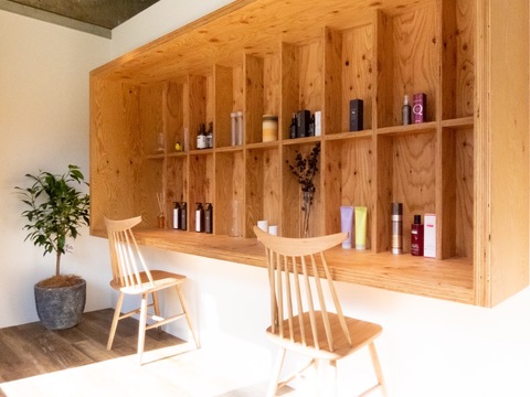 【石橋阪大前】≪完全週休2日制≫≪月給30万円以上も可能≫≪20時頃に退勤可能≫半個室、マンツーマンでの接客で一人ひとりのお客さまを大事に働けるプライベートサロン！ハイトーンカラー、髪質改善など人気メニューも多数あります！「Hollow（ハロー）」スタイリスト（美容師）の求人☆☆