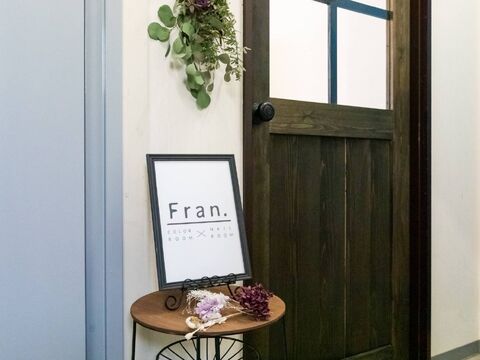 【茨木市駅】≪土曜日勤務できる方の募集≫≪週2日以上勤務できる方歓迎≫≪扶養内範囲や15時、16時までの勤務もOK≫≪ブランクのある方もOK≫家庭と両立したいママさんにオススメのサロン！回転重視のサロンではなく、1人1人のお客さんに時間をかけて接客していけるカラー専門店！「ヘアカラー専門店 Fran（ヘアカラーセンモンテンフラン）」からカラーリスト（美容師）の求人☆☆